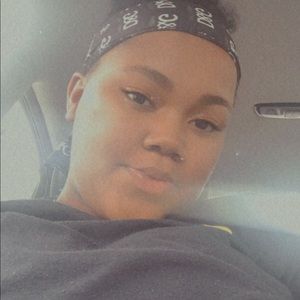 Meet your Posher, Deedee